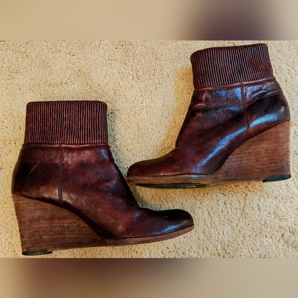 Vintage Frye Corby Side Zip Leather Wedge Ankle Boots.